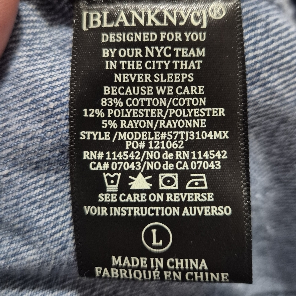 Blank NYC Blue Denim Jumpsuit with V-Neck and Tie Belt..SIZE:L - Picture 16 of 16